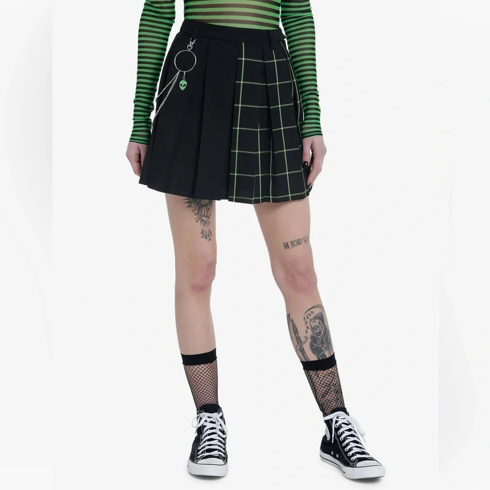 Hot Topic Pleated Mini Green And Black Grid Chain Skirt Goth Punk Emo Alt Size M - Picture 1 of 7